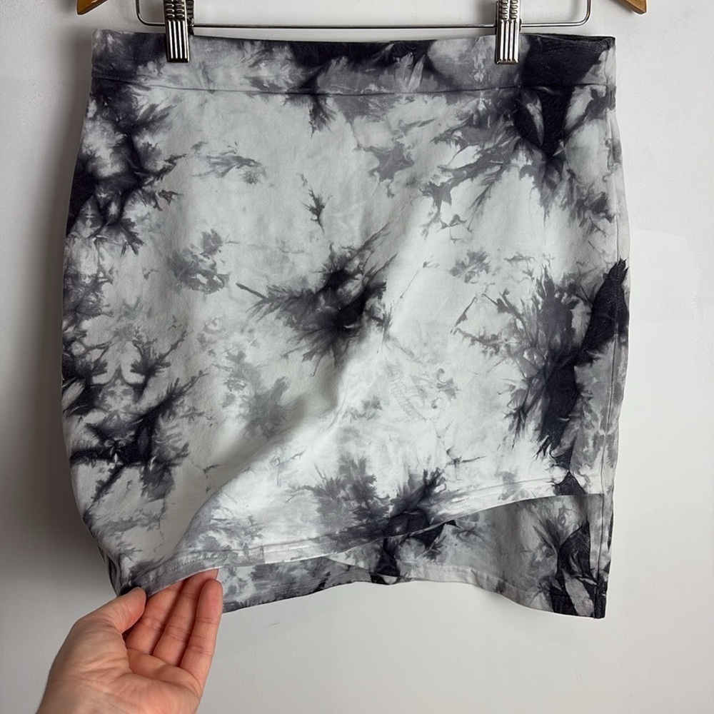 Talula Tie Die Black and White Faux Wrap Mini Skirt Size Large - Picture 2 of 8